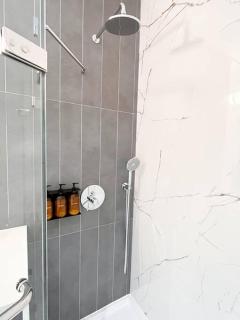 New Beautiful Modern One Bedroom Apt in Brooklyn at Rem-Casa - 6
