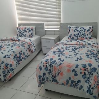 Overport Durban Halaal Accommodation 2V "No Alcohol Strictly Halaal No Parties" Entire Luxury Apartment, 2 Bedroom, 4 Sleeper, Self Catering, 300m from Musjid Al Hilaal - Durban - 9