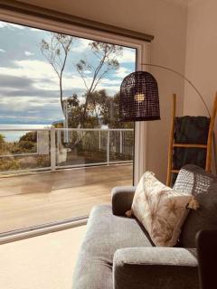Beachfront House - Hot Tub, Ocean Views, Private Beach Pathway - White Beach - 4