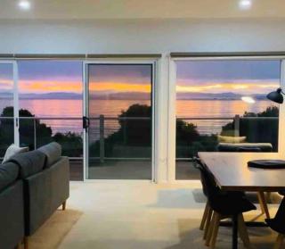 Beachfront House - Hot Tub, Ocean Views, Private Beach Pathway - White Beach - 7