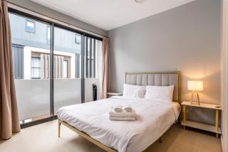 Westend 3 bedroom Split level Townhouse Next to River - 6