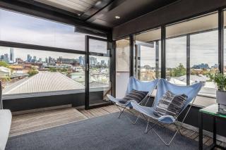 The Atrium - Discover a Vibrant Rooftop Haven - 2