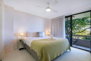 'Riverside Terrace' Inner-city Retro-chic with Pool - 6
