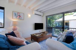 Tropical Dreaming in the Heart of Indooroopilly - Brisbane - 5