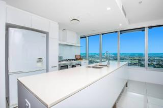 Blue Abyss - Panoramic Haven at Lavish Resort & Spa - Gold Coast - 2