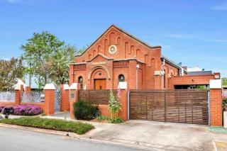 Parish Court - A Unique Contemporary Conversion - Adelaide - 5