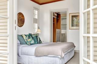 Time and Tide Hideaway - A Spacious Beachside Escape - Adelaide - 1