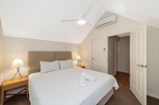 Escape to 67 at Cape View - Broadwater - 7