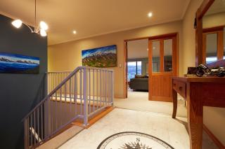 Akaroa holiday home spacious and quiet with stunning harbour views and close to town - 8
