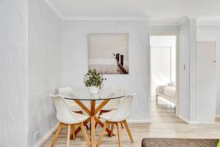 Charming Glenelg Stay, Walking Distance to Beach - Adelaide - 6