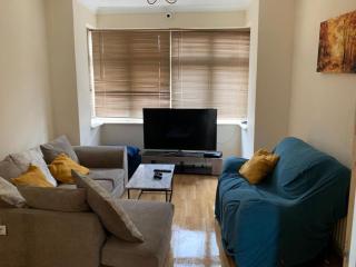 House in a quiet neighbourhood with private drive - Woodford Green - 0
