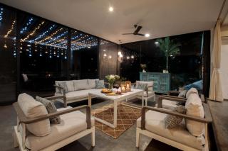 Open House by StayVista - Nestled in nature, featuring a Swimming pool & Expansive lawn for a serene retreat - Shikrapur - 6