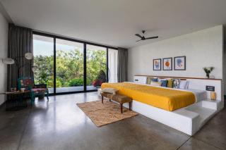Open House by StayVista - Nestled in nature, featuring a Swimming pool & Expansive lawn for a serene retreat - Shikrapur - 4