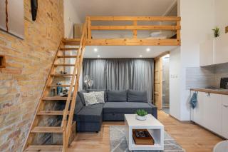 Wanderlust Hideaway Apartment - Budapest - 8