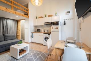 Wanderlust Hideaway Apartment - Budapest - 6