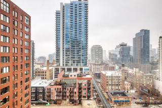 River North 1br w gym pool roof nr Riverwalk CHI-825 - Chicago - 6