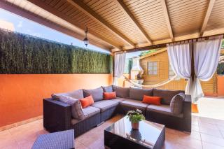 Home2Book Fantastic 160m2 Terrace Flat & BBQ - Radazul - 0