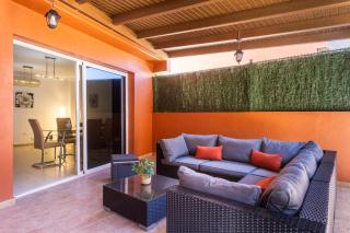 Home2Book Fantastic 160m2 Terrace Flat & BBQ - Radazul - 2