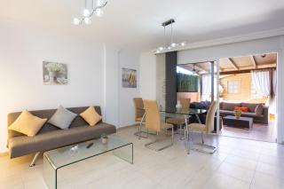 Home2Book Fantastic 160m2 Terrace Flat & BBQ - Radazul - 5