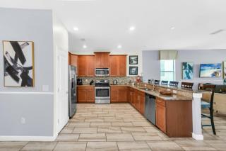 Champion Gates Welcomes Multi-Family and Groups to Enjoy Our Spacious Rooms - Davenport - 4