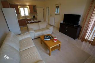 On The Wave - Modern Beachfront Apartment - 8