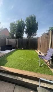 Sleeps up to 8 Free Parking Large Town House 3 Bed, 2 Bathrooms Private Locked Garden In-between Nottingham & Derby Contractor Friendly - 7