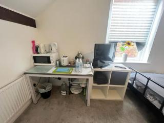 Sleeps up to 8 Free Parking Large Town House 3 Bed, 2 Bathrooms Private Locked Garden In-between Nottingham & Derby Contractor Friendly - 6