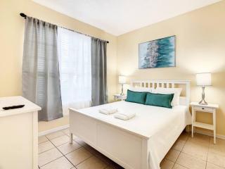 8BR Resort Home Pvt Pool BBQ - Kissimmee - 6