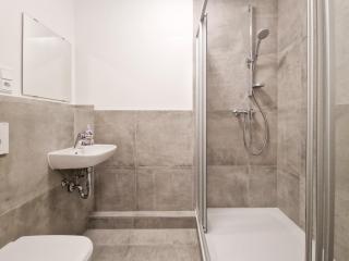 RAJ Living - City Apartment with 3 Rooms - 15 Min Messe DUS & 10 Min Old Town DUS - Düsseldorf - 2
