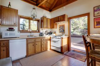 Romantic Ridgetop Escape with Hot Tub Near Mendocino - Albion - 1