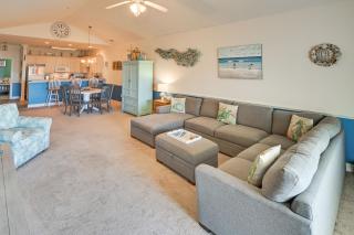 Pool Access and Balcony Modern Myrtle Beach Condo - Myrtle Beach - 6