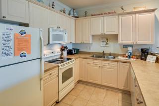 Pool Access and Balcony Modern Myrtle Beach Condo - Myrtle Beach - 4