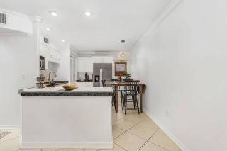 Lovely 2-Bdr w/Patio, Lake Park! - Naples - 5