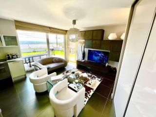 Hilltop Views, Design Suite - Buda Hills - Free garage, private garden, AC - Budapest - 0