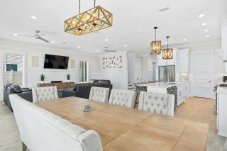 Totally Beachin Family Beach House by Panhandle Getaways - Panama City Beach - 1