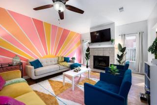 Your UF Getaway: 1 Block from Campus - 4 BD Haven - Gainesville - 0