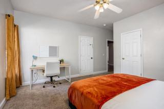 Your UF Getaway: 1 Block from Campus - 4 BD Haven - Gainesville - 8