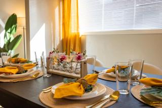 Your UF Getaway: 1 Block from Campus - 4 BD Haven - Gainesville - 7