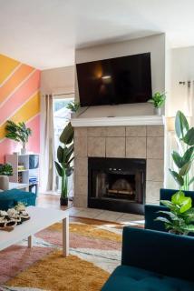 Your UF Getaway: 1 Block from Campus - 4 BD Haven - Gainesville - 1