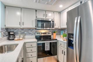 Ocean and Racquet 8208 - 1