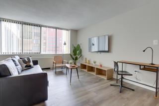 Elegant Apartment with Gym Access at Crystal City - 8