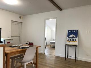 LE PETIT FAURE - Face aux Thermes - Calme - Parking gratuit - Vichy - 5