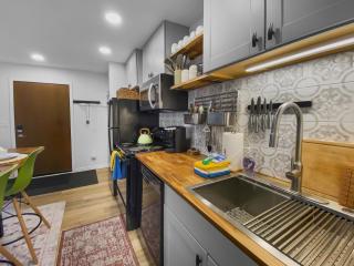 Park City Gem at Red Pine! Cozy Ski Condo with Heated Pools and Hot Tubs! B4 condo - Park City - 2