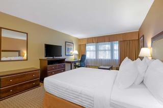 Best Western Plus Emerald Isle Hotel - Sidney - 3
