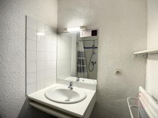 Appartement F2 avec Véranda, Wifi et Animaux Acceptés Proche Thermes et Parc - Lamalou-les-Bains - FR-1-451-171 - Lamalou-les-Bains - 2