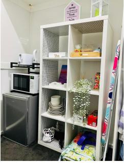 Modern Private room with ensuite - 4