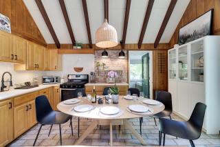 Family Pocono Gem by the lake with private sauna, hot tub, and huge game room - Arrowhead Lake - 8