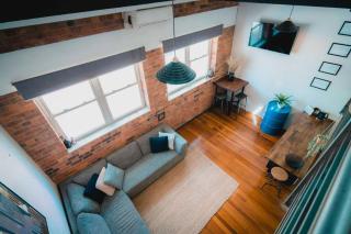 Trendy Industrial-Style Loft in Fortitude Valley - Brisbane - 9