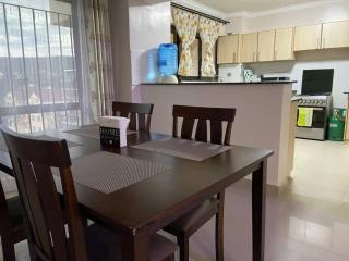 Midtown Executive Suite With Balcony - 6