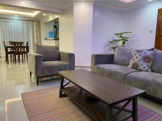 Midtown Executive Suite With Balcony - 2